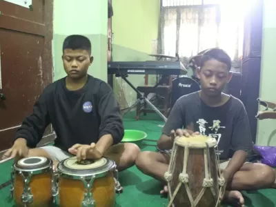 ESKUL MUSIK