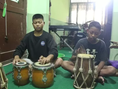 ESKUL MUSIK