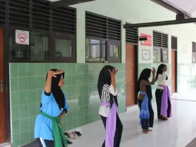 ESKUL SENI TARI