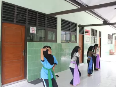 ESKUL SENI TARI